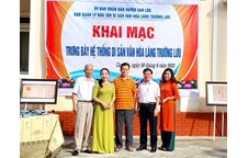 Giới thiệu sách của NXB Đại học Vinh tại buổi khai mạc trưng bày hệ thống di sản văn hóa Làng Trường Lưu