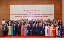 Chủ tịch Quốc hội Vương Đình Huệ gặp mặt 86 đại biểu người làm xuất bản tiêu biểu về dự Lễ Kỷ niệm 70 năm Ngày truyền thống ngành Xuất bản, In và Phát hành sách Việt Nam (10/10/1952-10/10/2022)