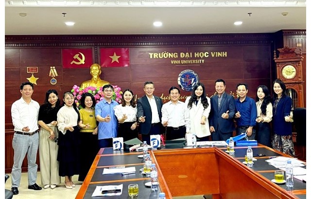Nhà xuất bản Đại học Vinh làm việc với lãnh đạo Viện FNF Việt Nam về hợp tác xuất bản sách và các vấn đề liên quan